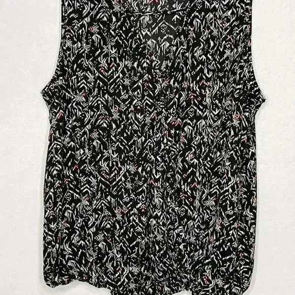 Torrid Black Tank Blouse Sheer w/ Elastic Band Hem 3 3X 22/24 - Picture 3 of 5